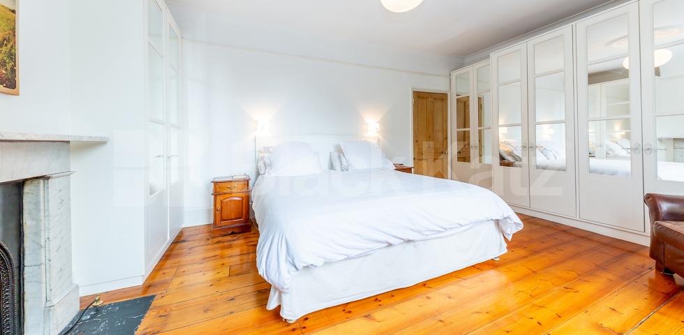 Stunning family home over 4 floors refurbished to a high standard. Hartham Road, Caledonian Road